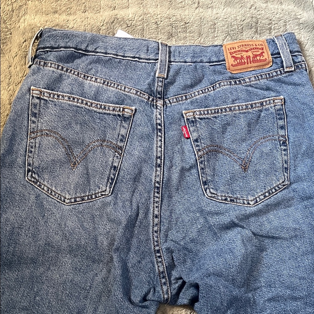 Levi’s High Waisted Mom Jeans - Picture 6 of 7